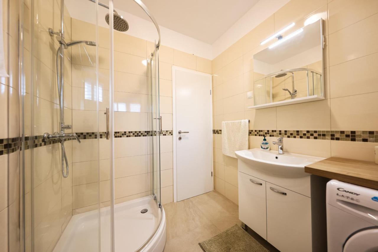 Apartment Puntamika Villa De Rosa - Ground Floor ซาดาร์ ภายนอก รูปภาพ