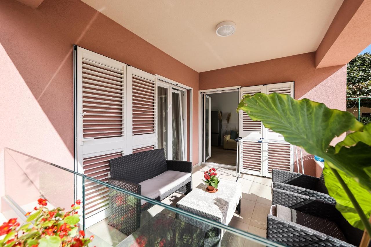 Apartment Puntamika Villa De Rosa - Ground Floor ซาดาร์ ภายนอก รูปภาพ